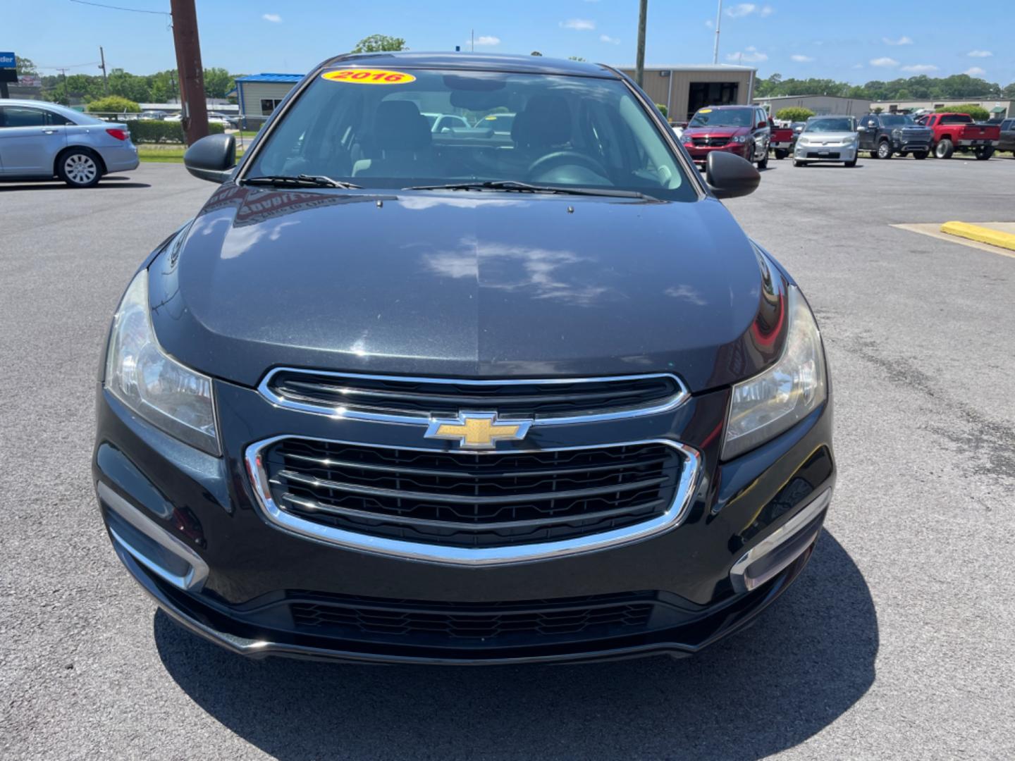 2016 Black Chevrolet Cruze Limited (1G1PC5SH2G7) with an 4-Cyl, ECOTEC, 1.8 Liter engine, Auto, 6-Spd Overdrive transmission, located at 8008 Warden Rd, Sherwood, AR, 72120, (501) 801-6100, 34.830078, -92.186684 - Photo#2